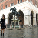 Velluto trend: come interpretare questa tendenza con un vestito in velvet