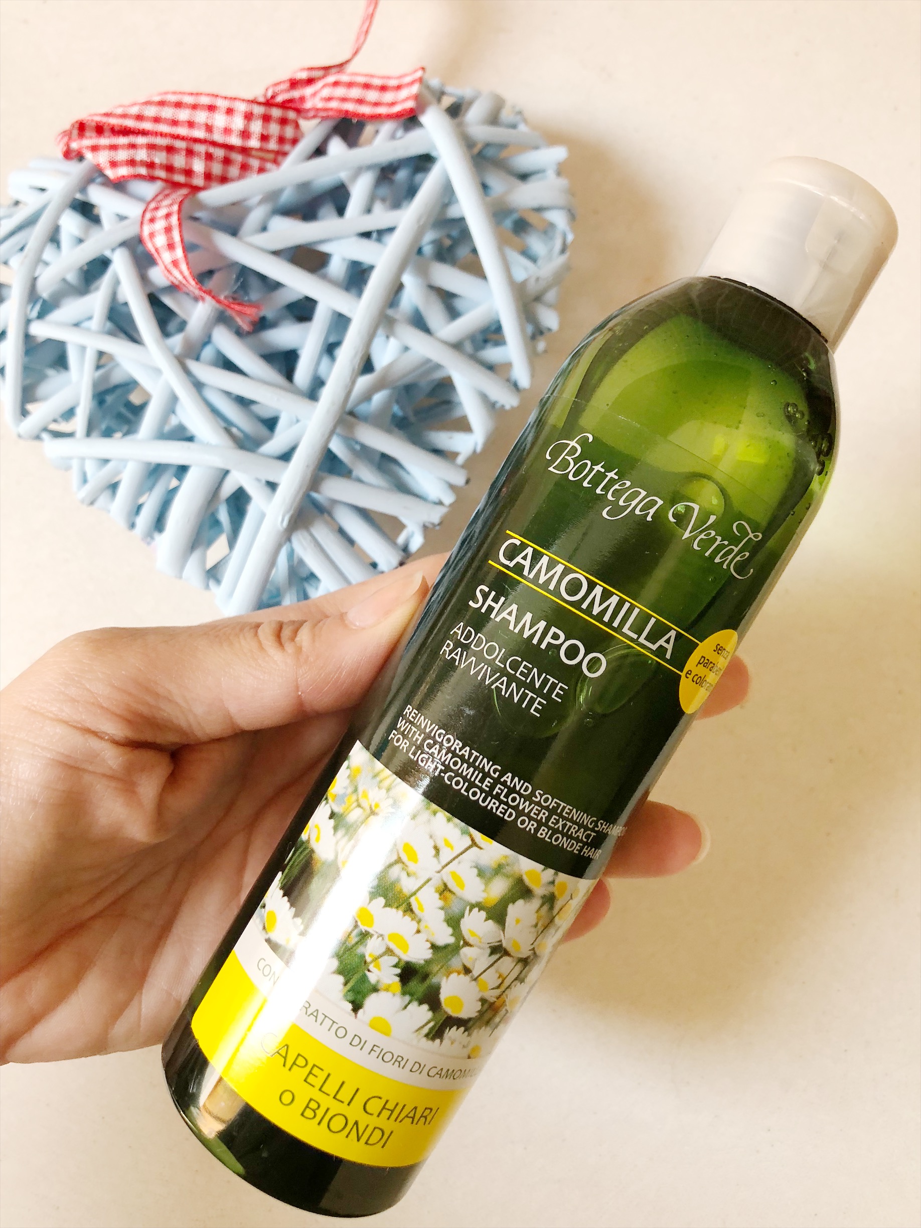 Camomilla: lo shampoo di Bottega Verde dedicato ai capelli chiari