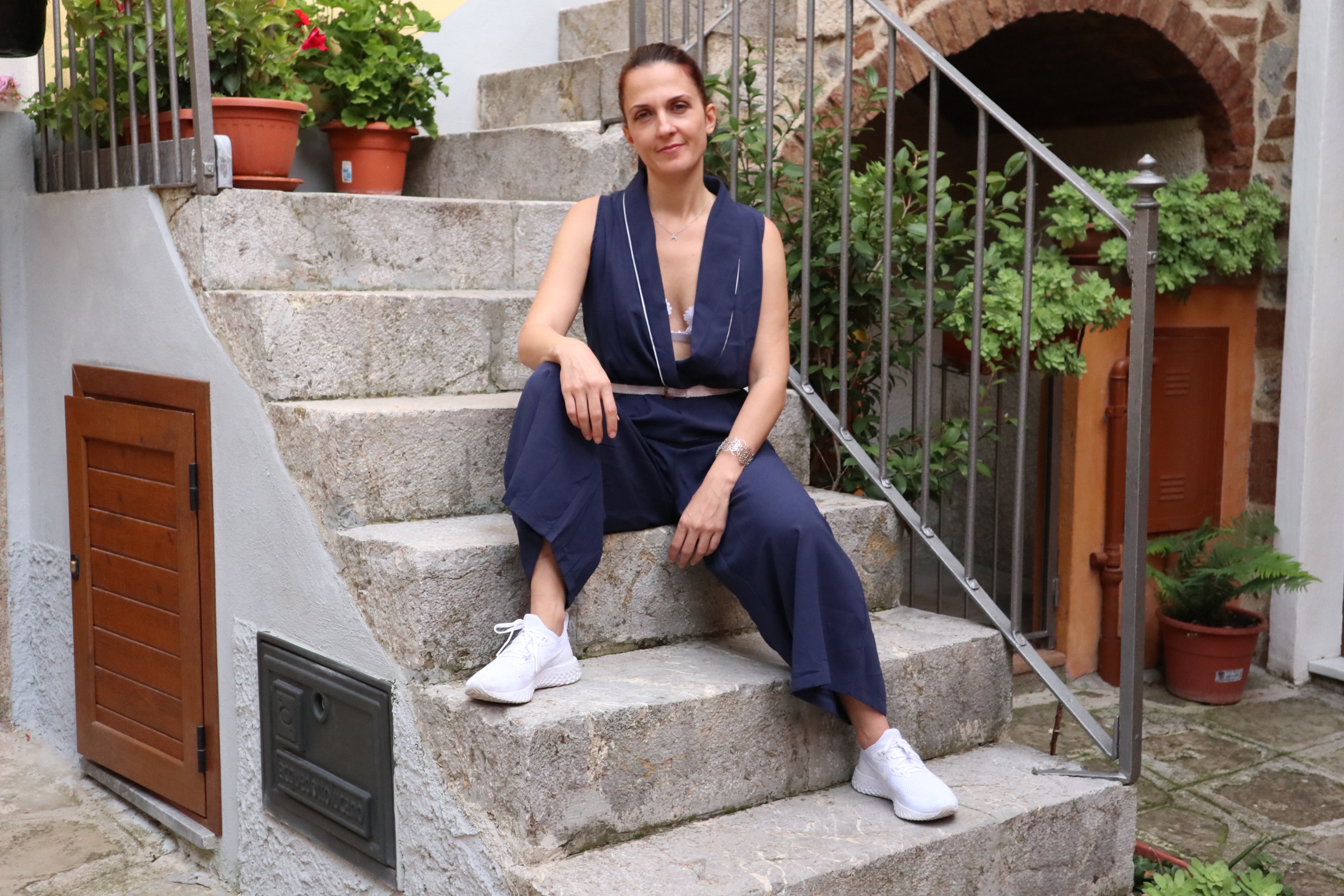 Travel outfit: ecco cosa mettere in valigia per look comodi ma di effetto