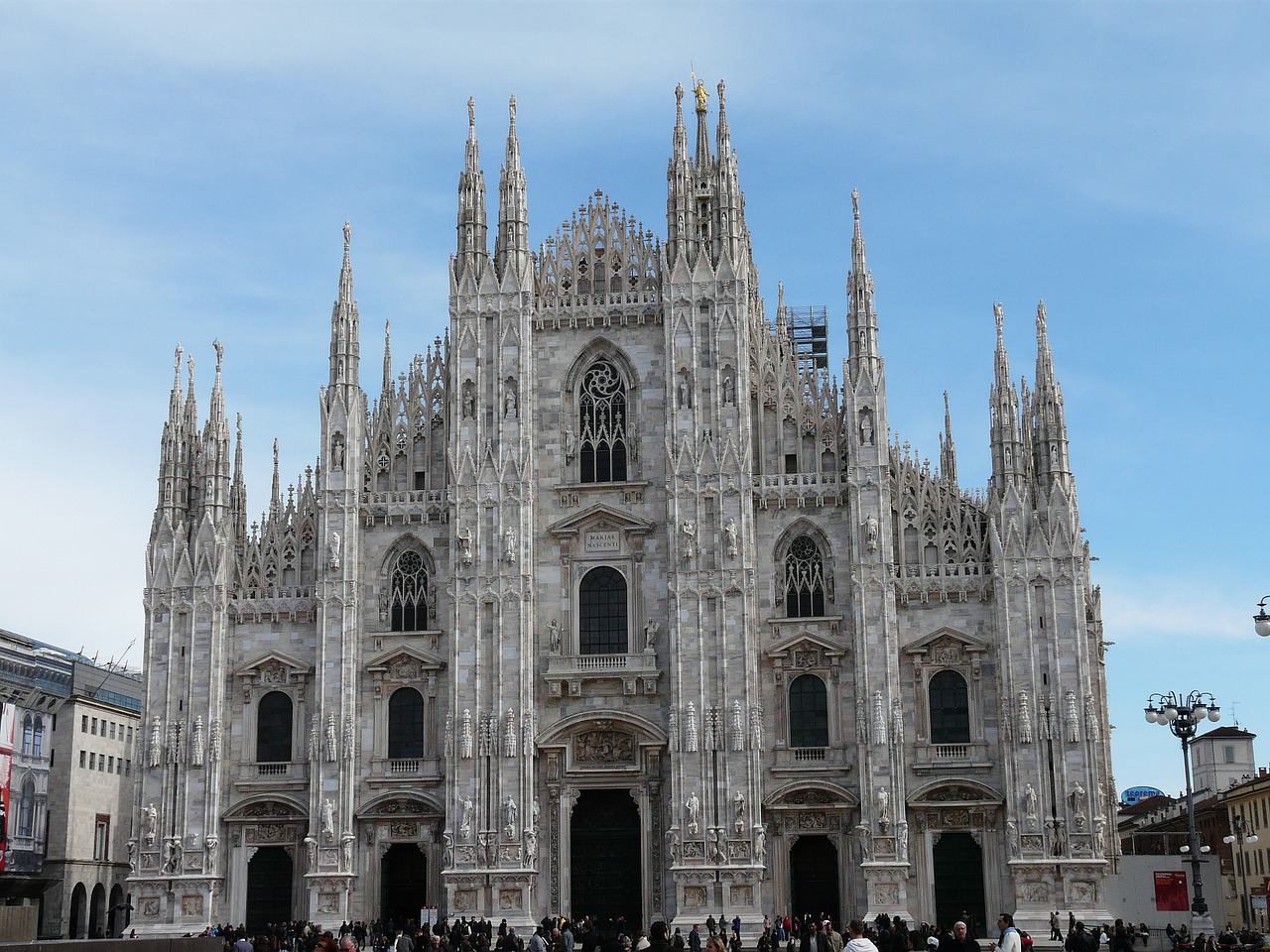 Milano: ecco dove fare lo shopping natalizio più fashion con le amiche