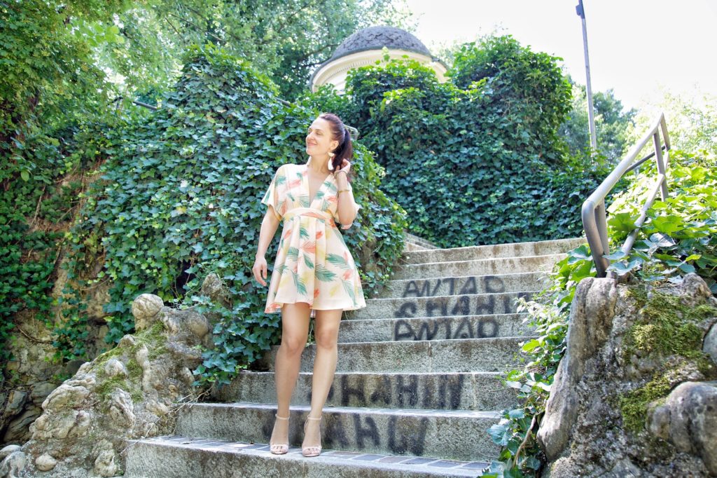 Outfit glamour per l'estate: capi che non possono mancare nel guardaroba