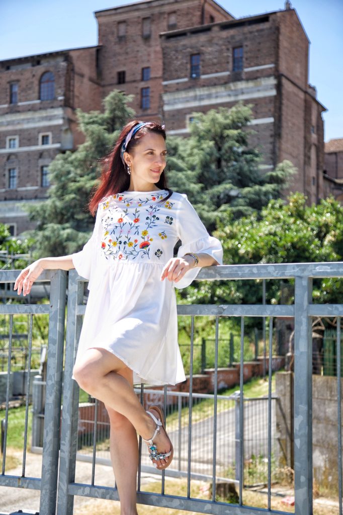 Outfit glamour per l'estate: capi che non possono mancare nel guardaroba
