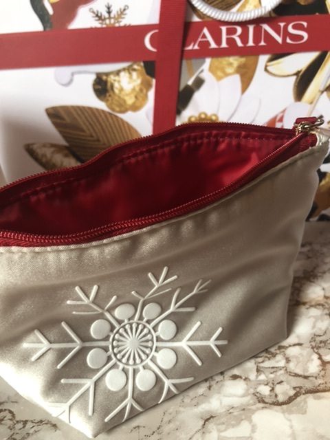 Regali last minute Natale: le pochette beauty natalizie