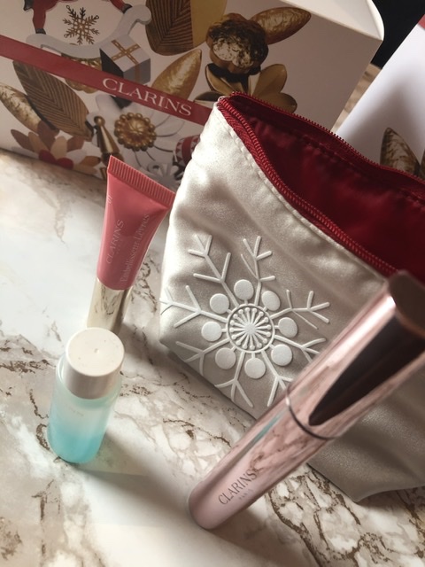Regali last minute Natale: le pochette beauty natalizie