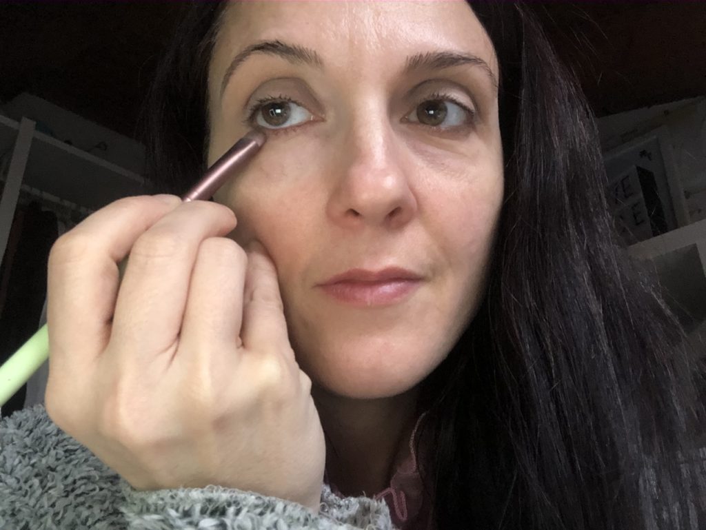 Come realizzare un trucco luminoso e naturale in pochi minuti