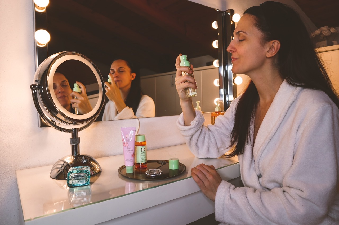 Come avere una pelle del viso luminosa (step da seguire e prodotti utili)