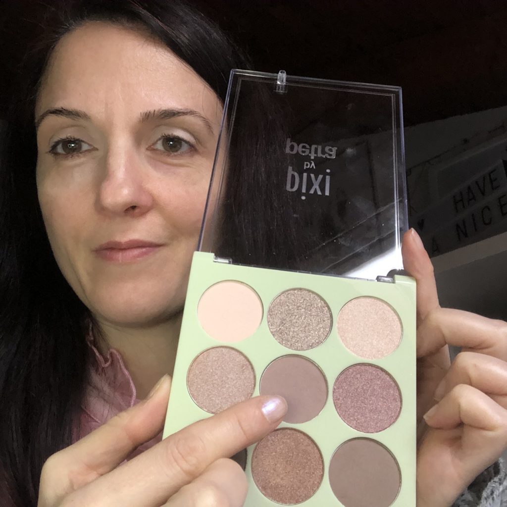 Come realizzare un trucco luminoso e naturale in pochi minuti