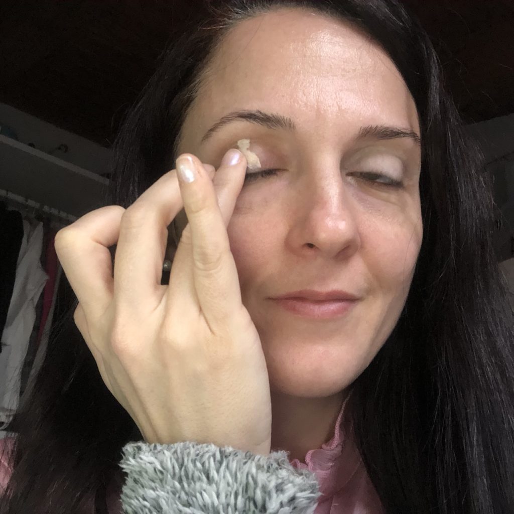 Come realizzare un trucco luminoso e naturale in pochi minuti