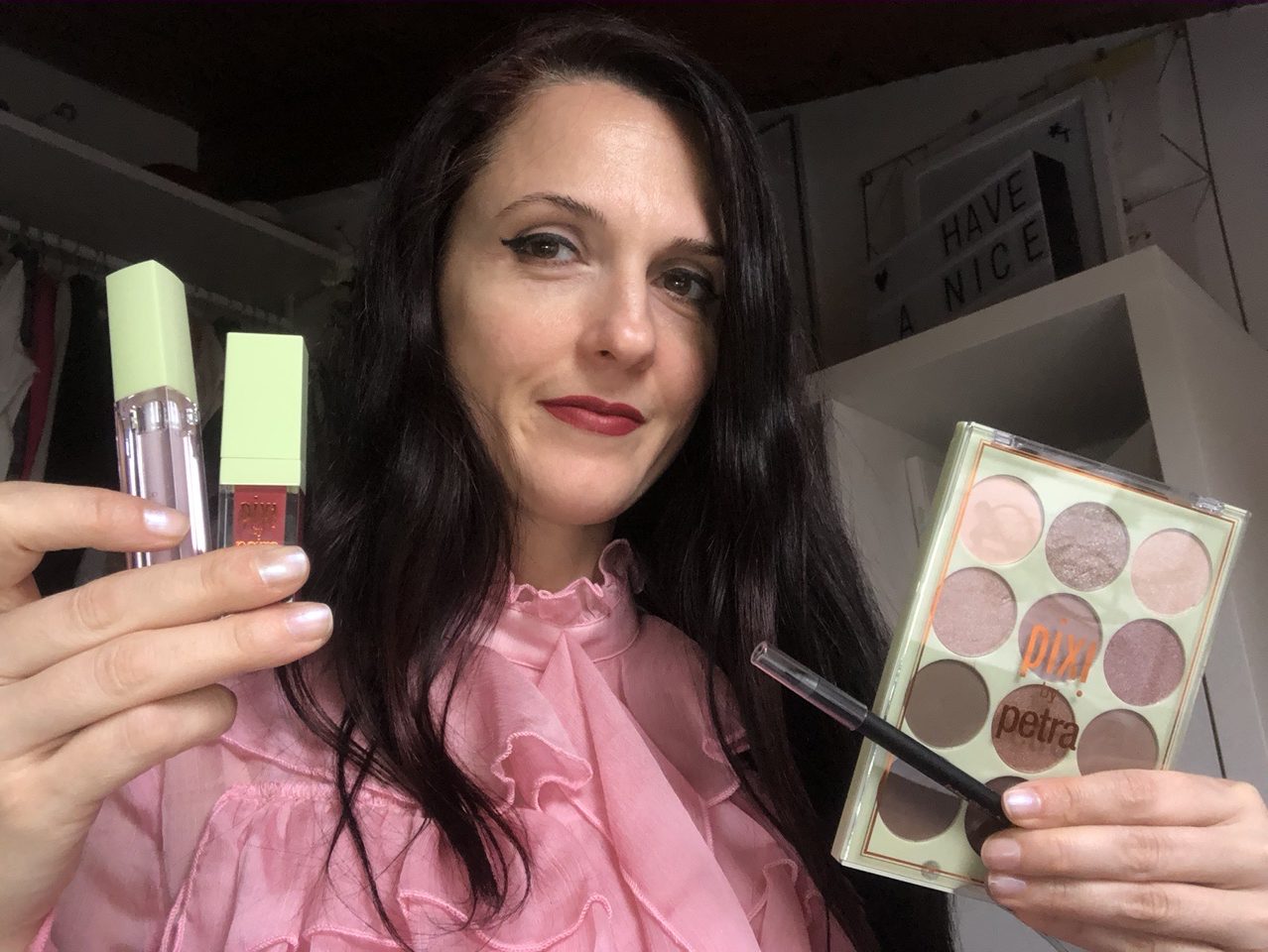 Come realizzare un trucco luminoso e naturale in pochi minuti