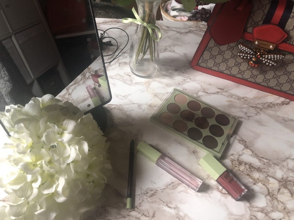 Come realizzare un trucco luminoso e naturale in pochi minuti