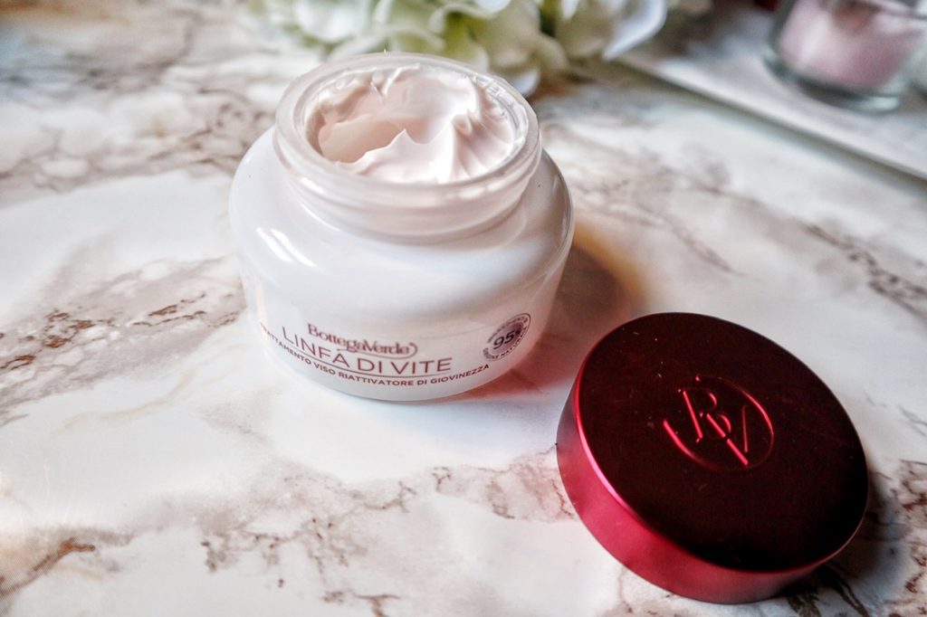 Pelle del viso giovane: trattamento completo antirughe effetto filler (Linfa di Vite)