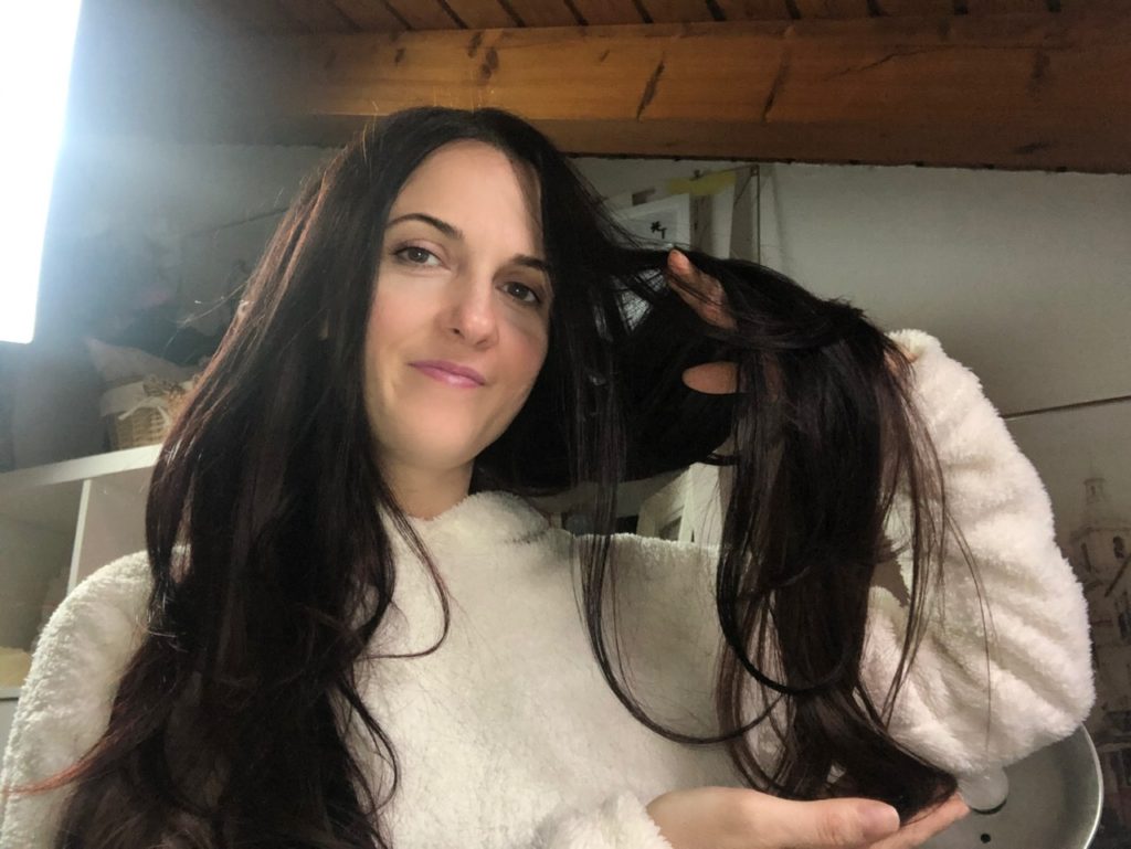 Capelli più lunghi con le extension invisibili (fissate con filo elastico)