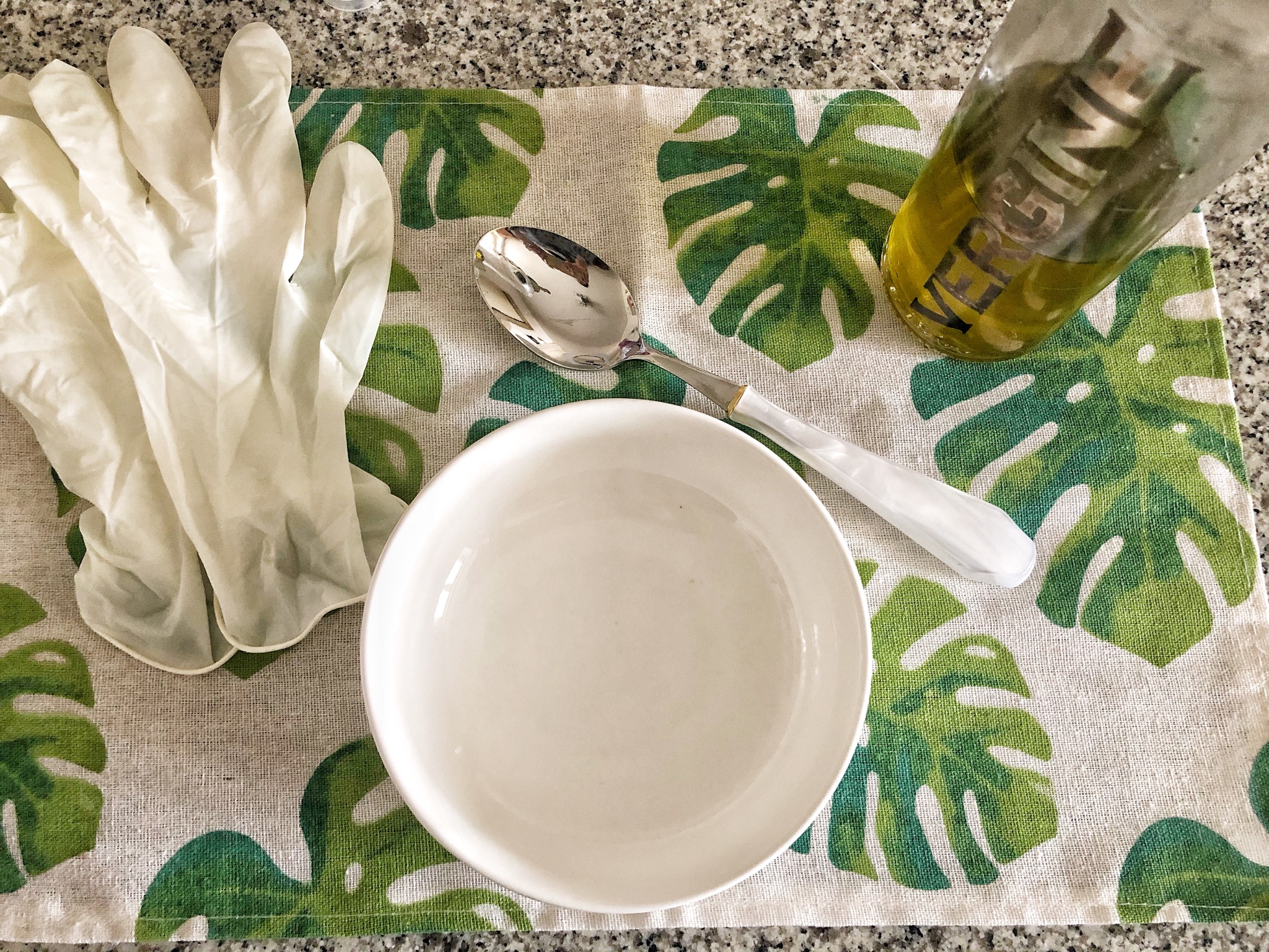 Impacco per mani screpolate con un ingrediente (olio d’oliva extra vergine)