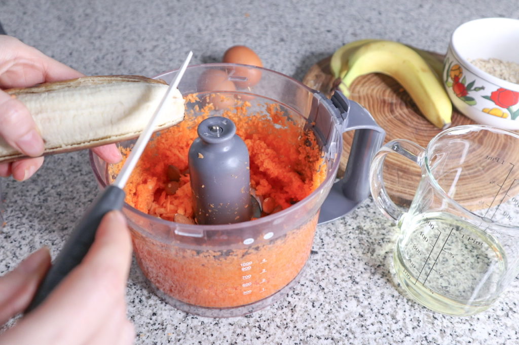 Torta di carote: la mia ricetta con avena, ma senza zucchero, latte e lievito