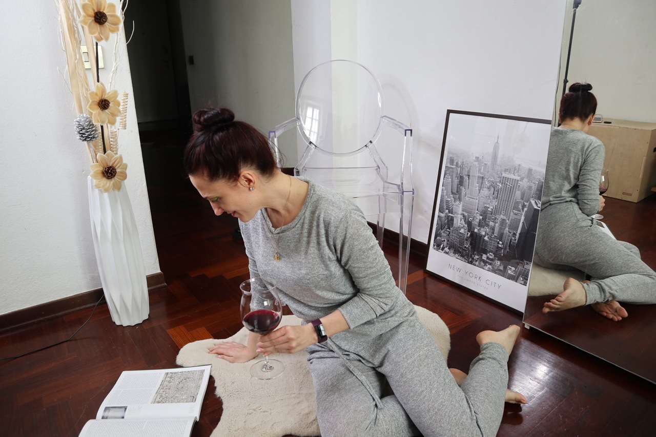 Comfy e chic look: scegliete una tuta coordinata per un outfit di casa