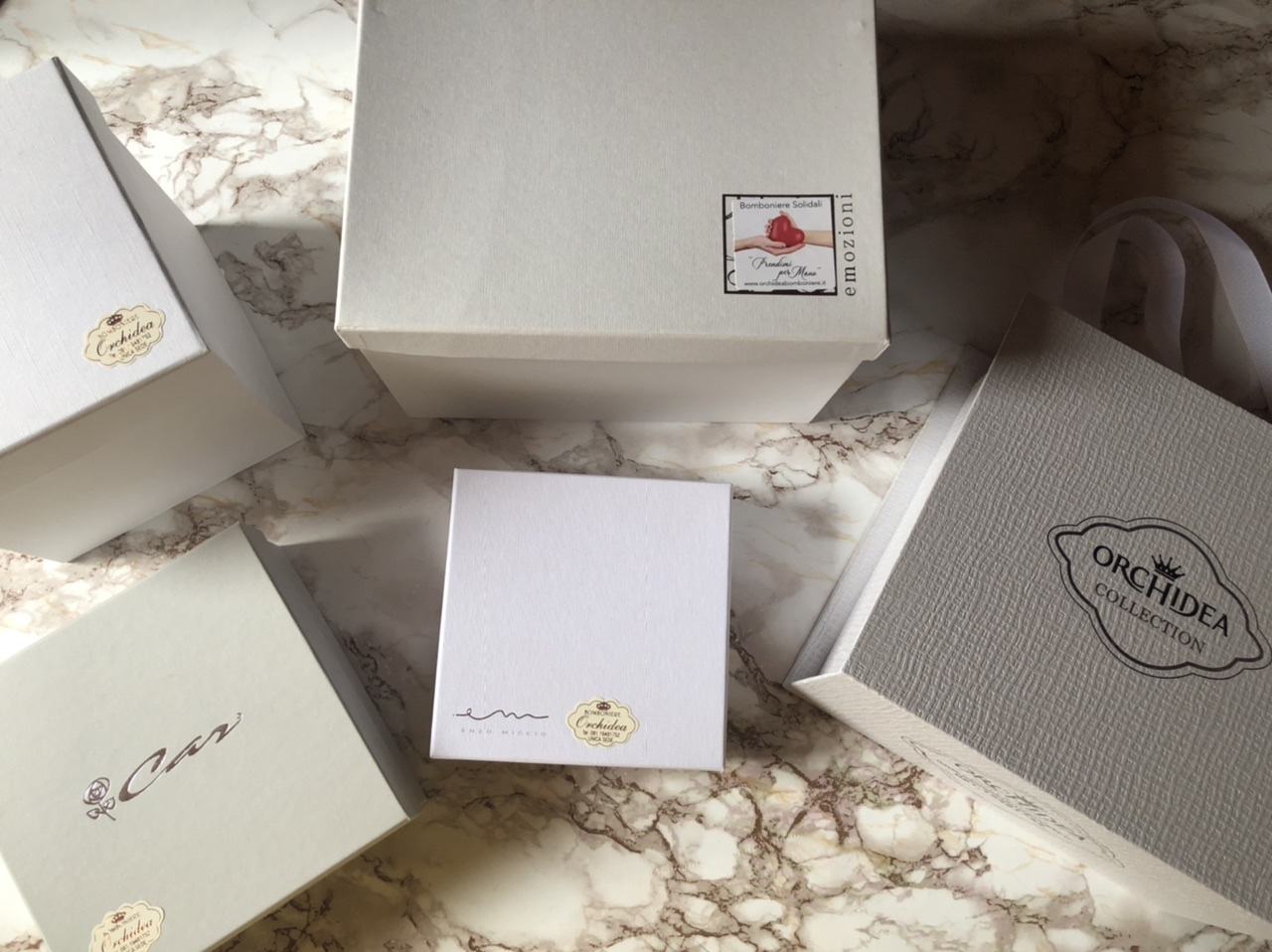 Linea Bomboniere Solidali “Prendimi per Mano” di Orchidea