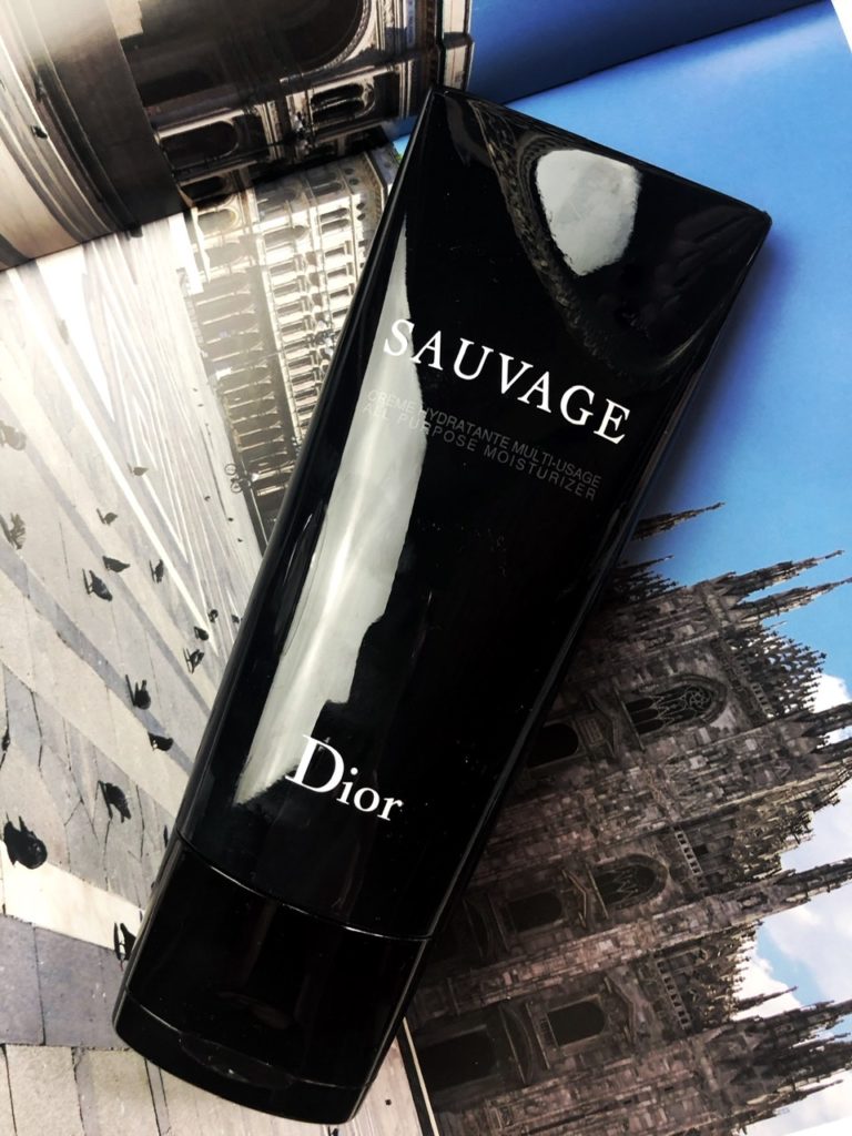 Dior Sauvage: Gli essenziali per la beauty case da viaggio di lui