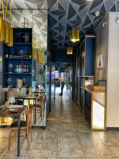 Nuovo dehors di Particolare Milano: informale ma sempre chic e raffinato