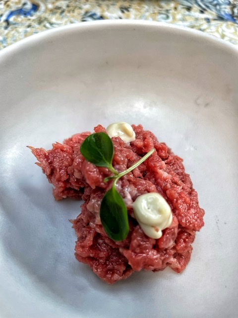 Nuovo dehors di Particolare Milano: informale ma sempre chic e raffinato