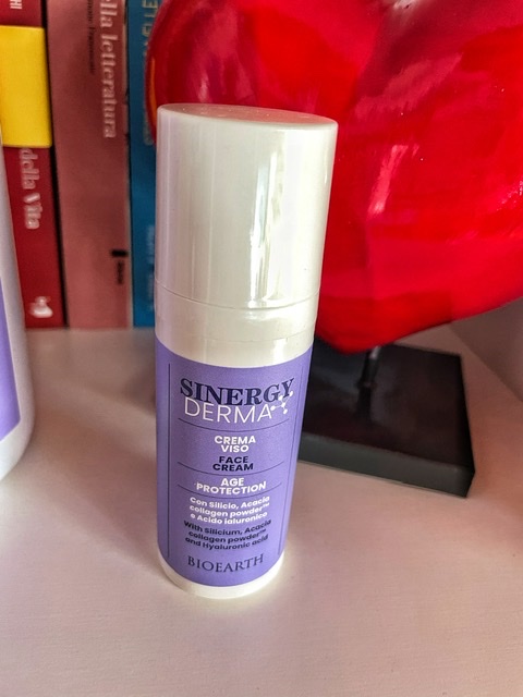 Routine quotidiana per la cura della pelle del viso (Sinergy Derma)