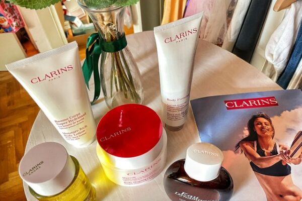 Essenziali estivi di bellezza firmati Clarins