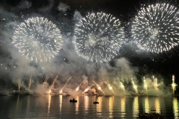 Festival pirotecnico internazionale a Cannes