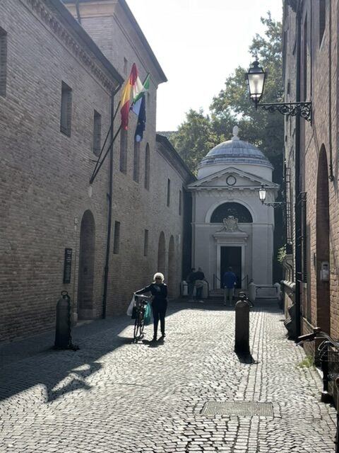 Tomba di Dante? Non sbagliate, si trova a Ravenna!