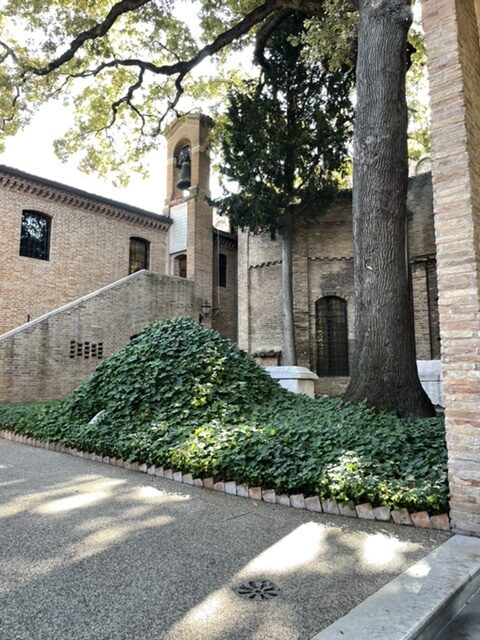 Tomba di Dante? Non sbagliate, si trova a Ravenna!