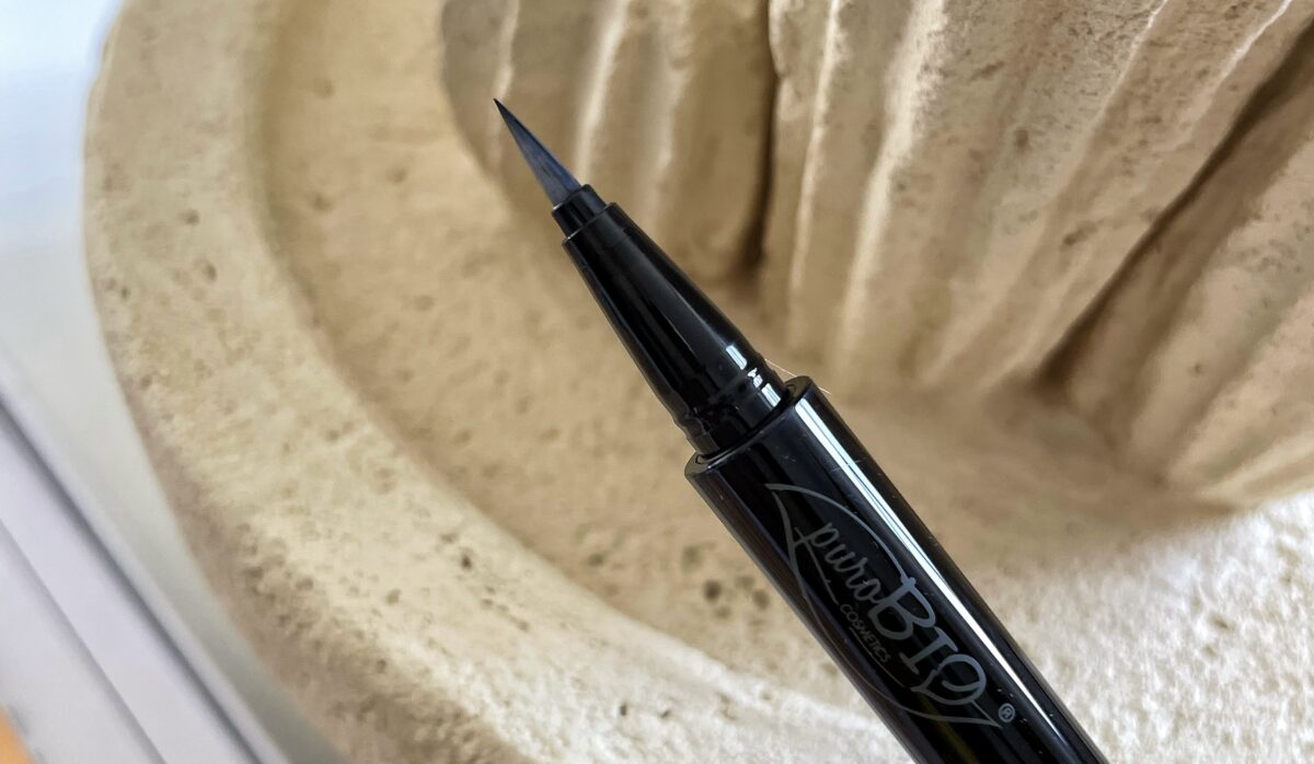 Come applicare eyeliner su palpebra cadente e quale scegliere