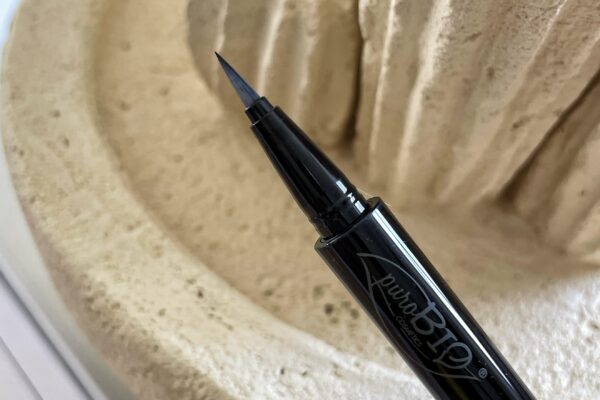 Come applicare eyeliner su palpebra cadente e quale scegliere