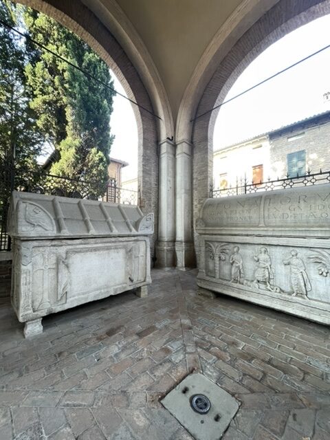 Tomba di Dante? Non sbagliate, si trova a Ravenna!