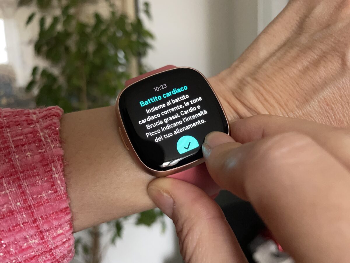 Versa 4: perché scegliere uno smartwatch Fitbit