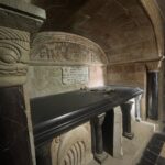 Le tombe socchiuse di Mandelieu-la-Napoule
