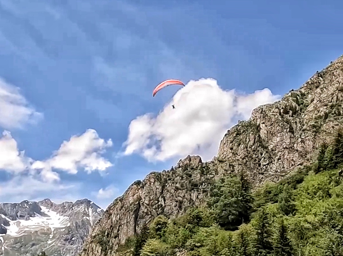 Parapendio a Les 2 Alpes: vola tra le vette delle Alpi e scopri un’esperienza indimenticabile