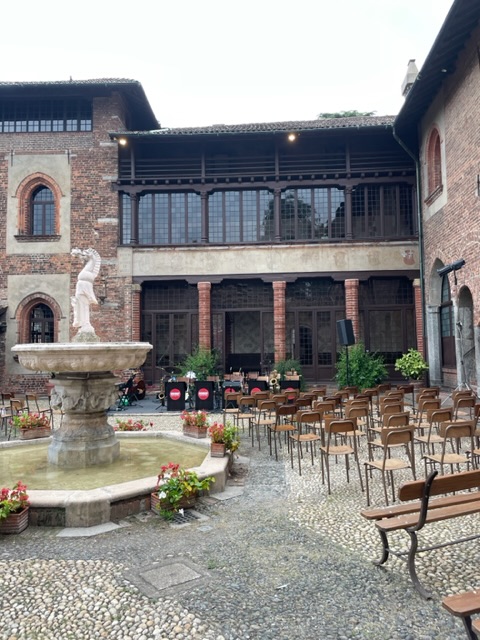 Villa Mirabello: Un viaggio nel tempo tra l'eleganza rinascimentale e la bellezza contemporanea a Milano