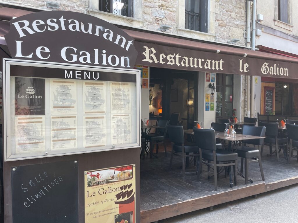 Esperienze Culinarie a Aigues-Mortes: Un Viaggio attraverso i Sapori della Tradizione
