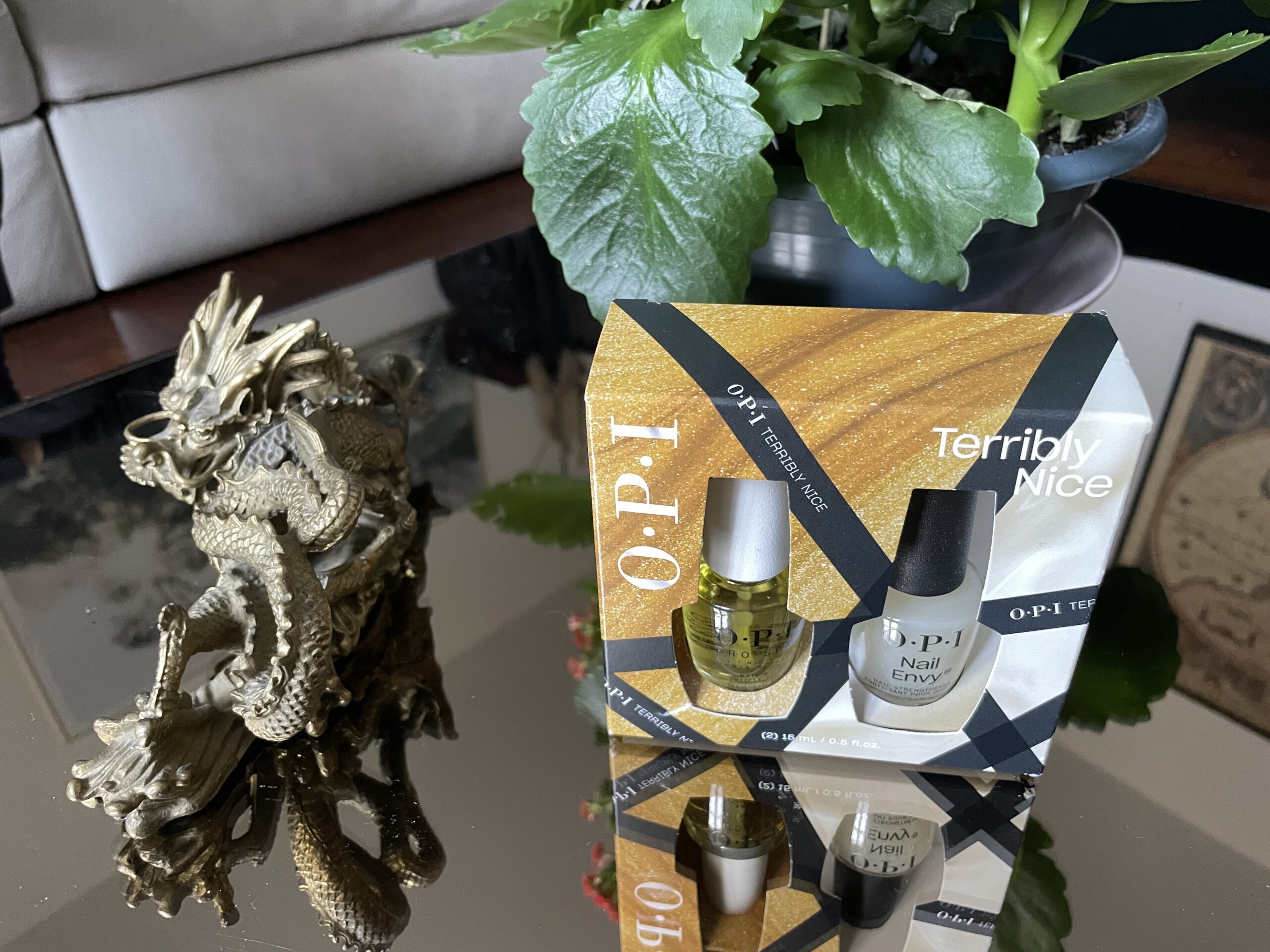 Unghie forti e sane: 5 consigli essenziali + Kit OPI “Terrible Nice”