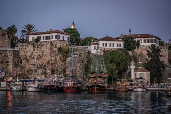 Esplorando Antalya: un avventuroso tour tra cultura e bellezze naturali