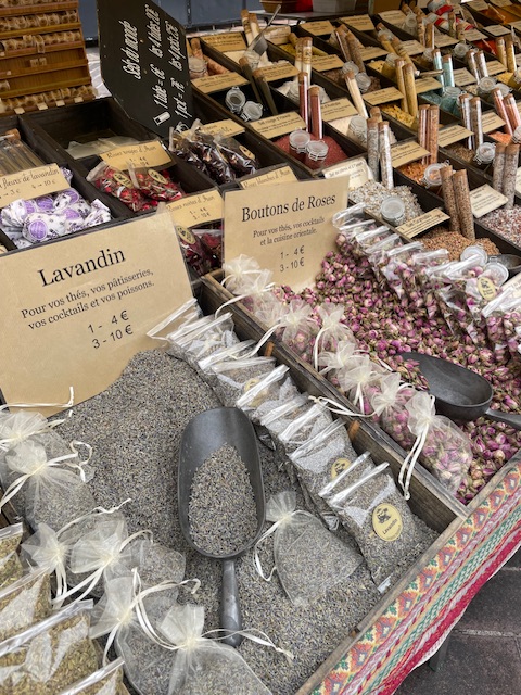 Mercati di Nizza: Un viaggio nei sapori e nelle tradizioni