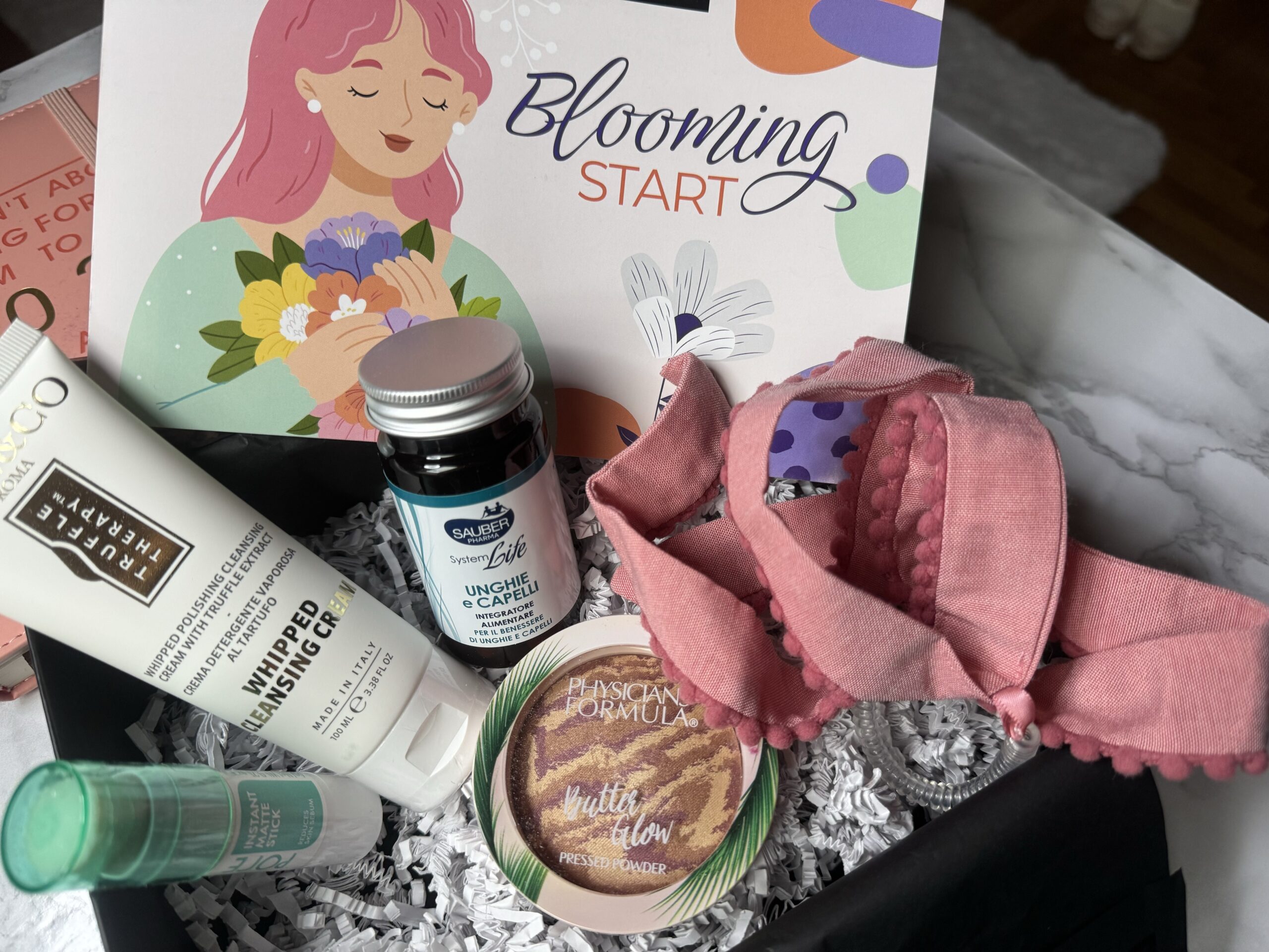 Blooming Start: Scopri i Segreti di Bellezza della Beauty Box di Marzo