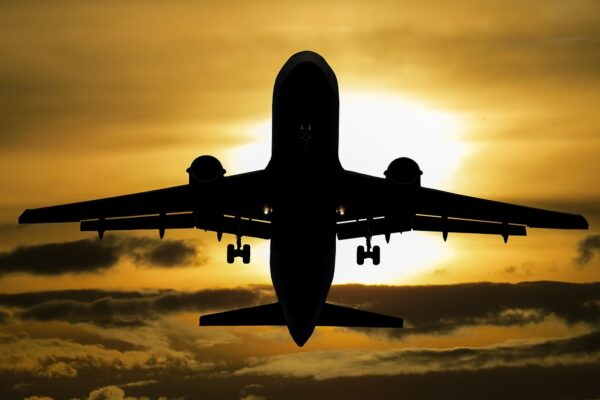 Come si cercano i voli più economici? 5 strategie per viaggiare low cost