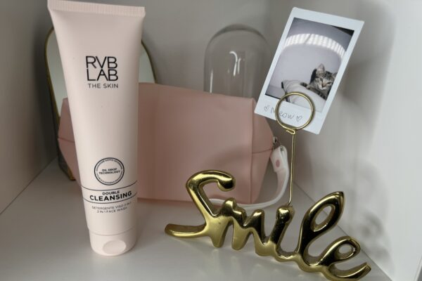 Detersione corretta: Il segreto per una pelle del viso radiosa con RVBLAB Double Cleansing