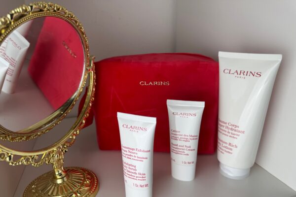 Pelle Idratata e Luminosa? Scopri i 3 Must-Have Clarins da Acquistare su Amazon!