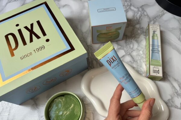 Roll-On DetoxifEYE Serum Pixi Beauty" o "Depuffing Eye Patches per occhi sgonfi"