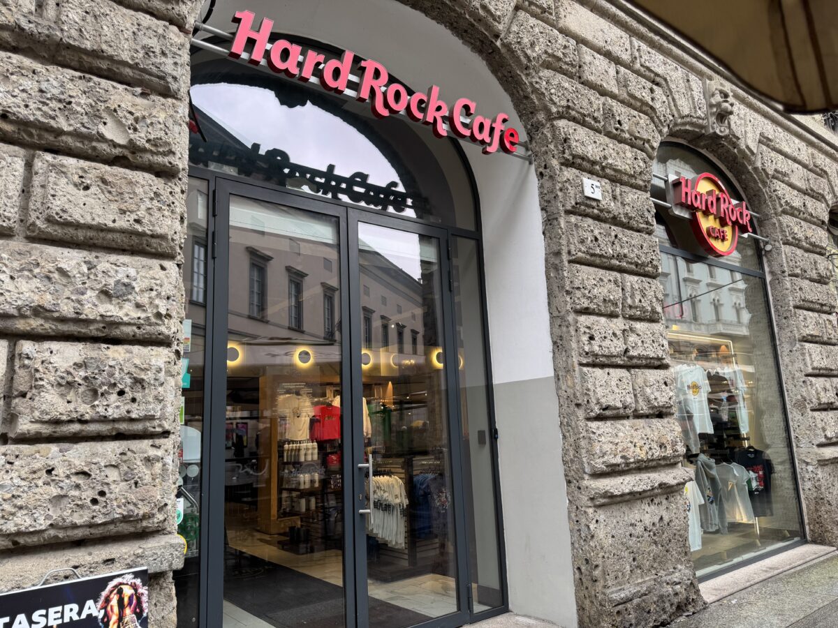 Hard Rock Cafe Milan: Il Tempio del Rock nel Cuore della Città