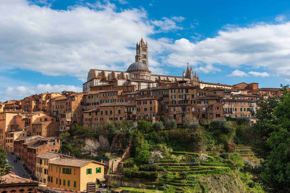 Siena a Primavera: un viaggio tra storia, cultura e paesaggi incantevoli