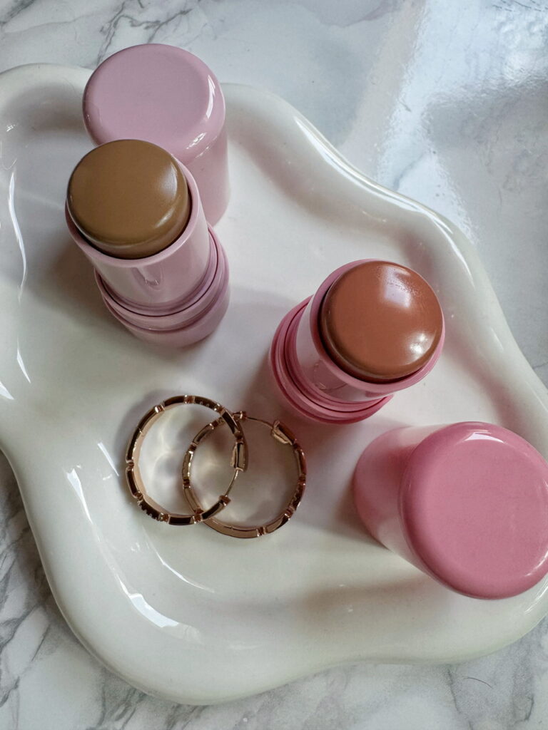 Beauty travel kit: cosa portare in valigia a giugno