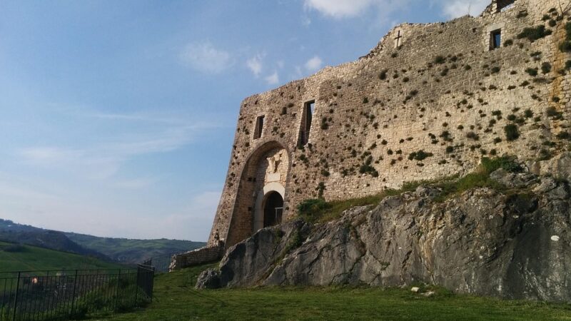 Cantone della Fata: la leggenda della Roccia Molisana che nessuno ti racconta (e ti farà ripensare al potere)