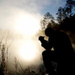 Potere della Preghiera nei tempi di difficoltà: perché pregare cambia tutto
