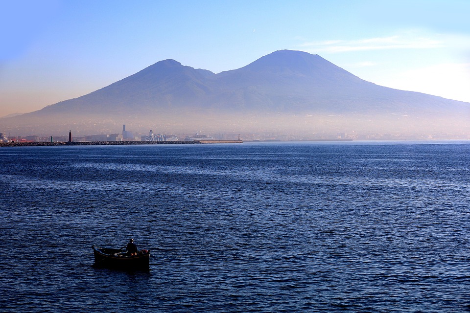 Napoli da Mordere: Un Viaggio di Gusto tra le Specialità Partenopee